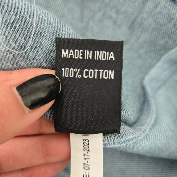 Thrill Jeans Plus Size Patchwork Cropped Jean Jacket. Size 3X. New. - Picture 8 of 9